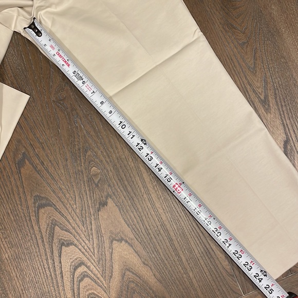 NWT orig 69.50 are a steal! Crop Pant Curvy Riviera. neutral color - Picture 5 of 5